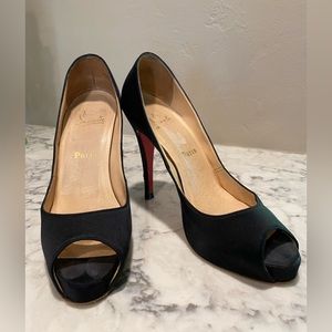 100% Authentic Christian Louboutin black satin peep-toe pumps 4” heel